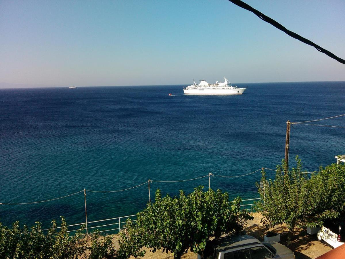 Villa Bonatsa Andros Home Batsíon Exteriör bild
