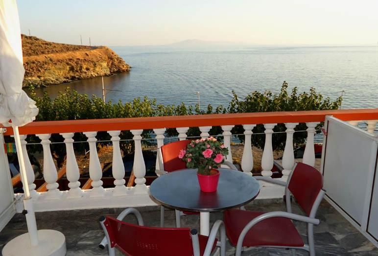Villa Bonatsa Andros Home Batsíon Exteriör bild